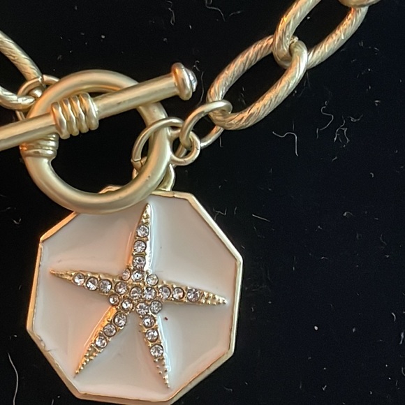 Fornash Starfish creamy enamel toggle necklace gold toned chain - Picture 6 of 8